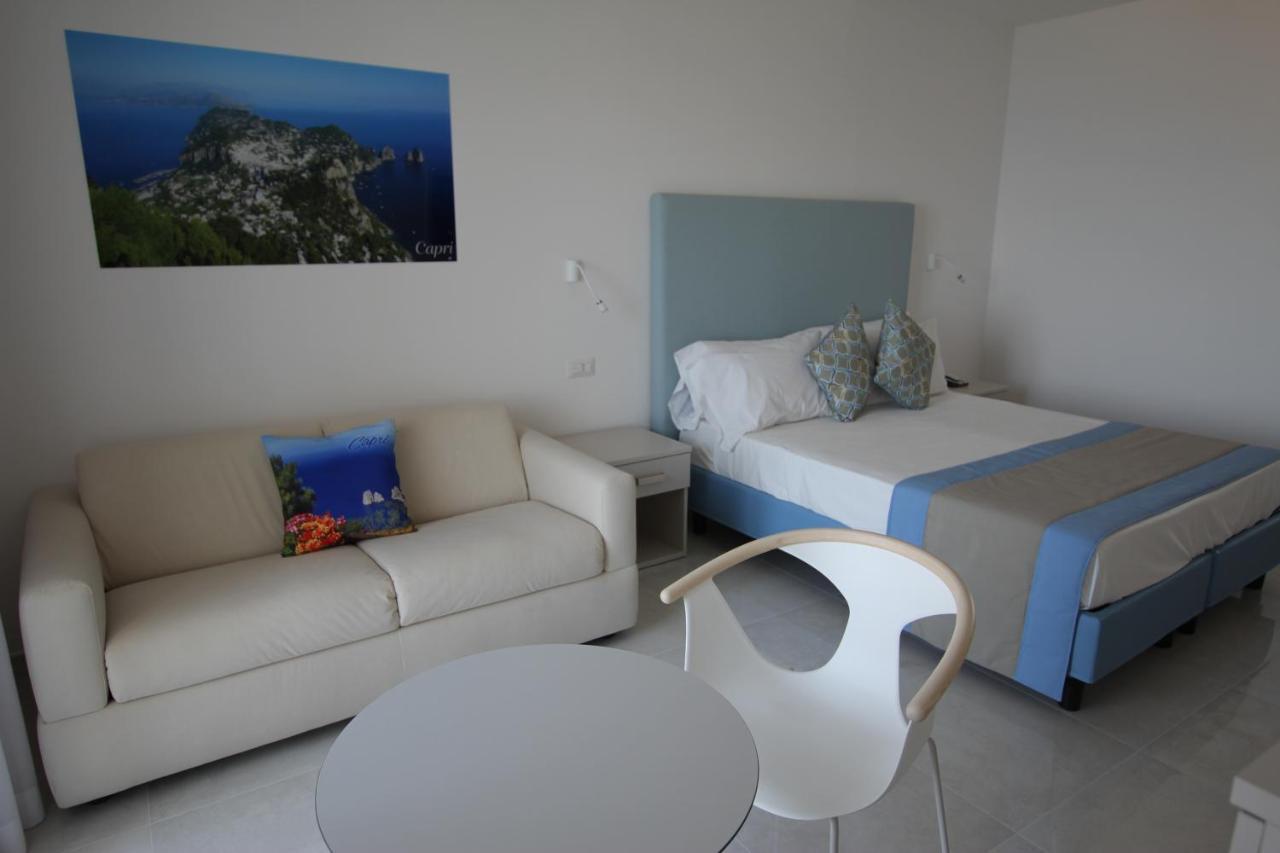Lucia Hotel *